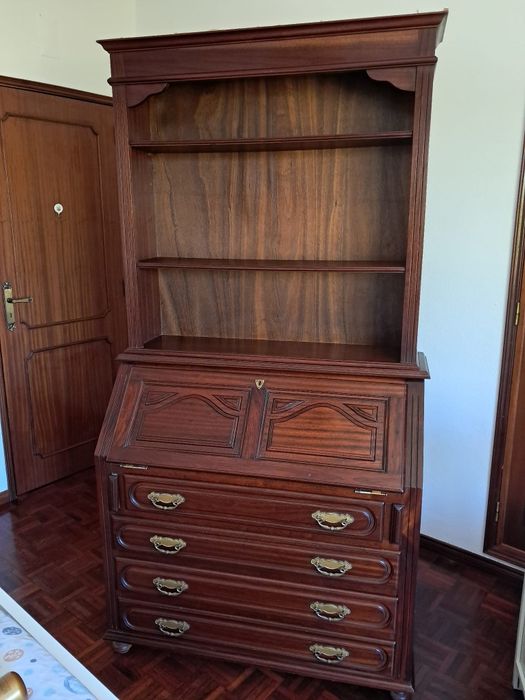 Escrevaninha mogno e estante