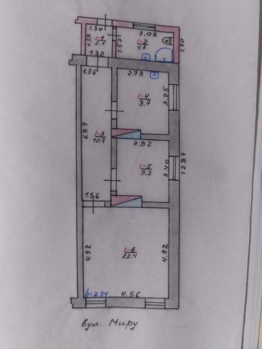 Продам  двухкімнатну квартиру в центрі по вул.Миру.