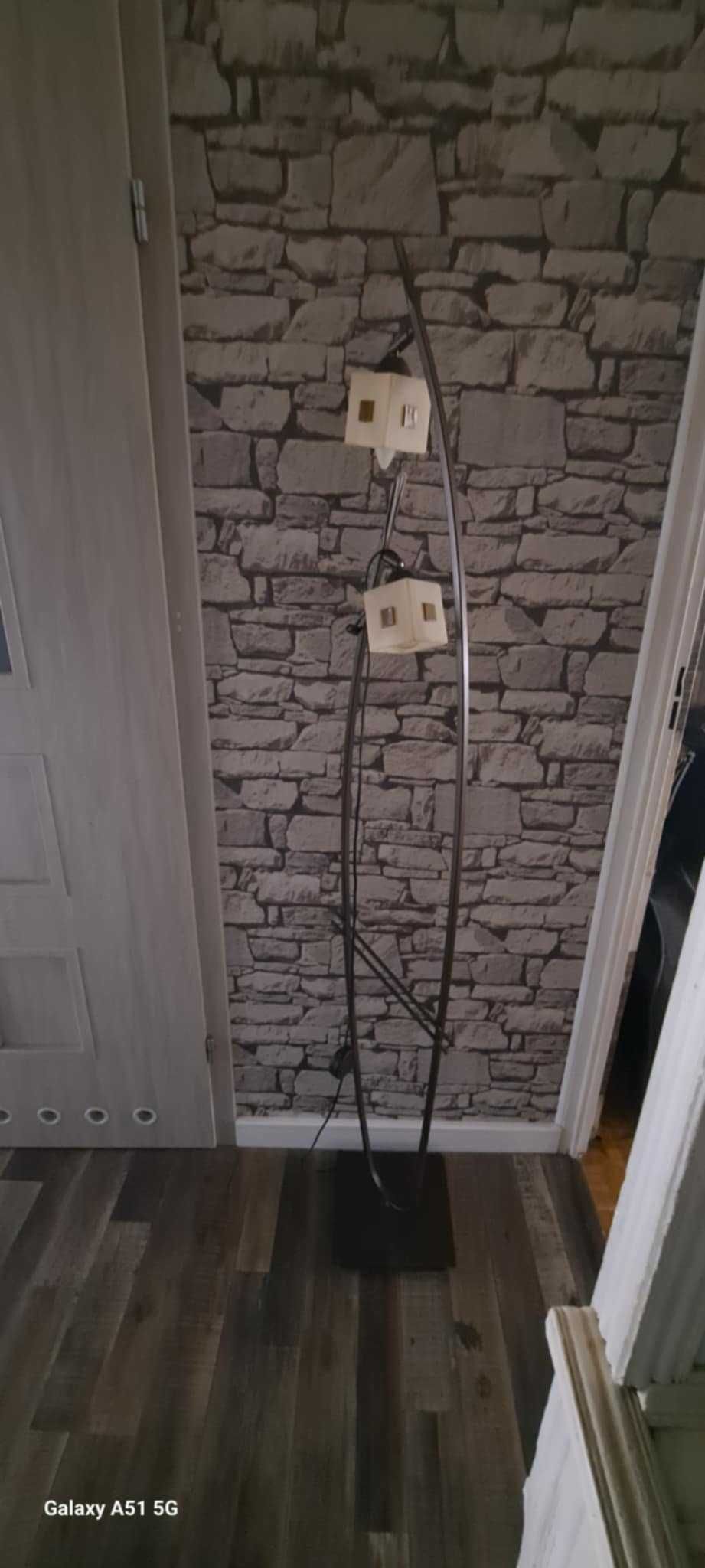 Lampa pokojowa stojąca