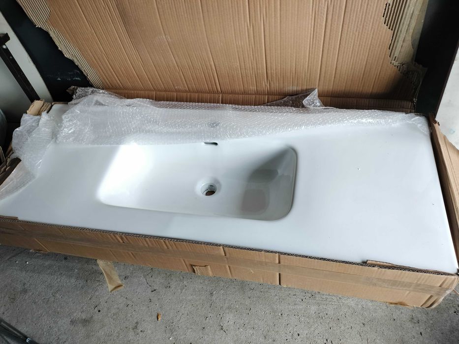 Umywalka szerokość 120cm ceramiczna.