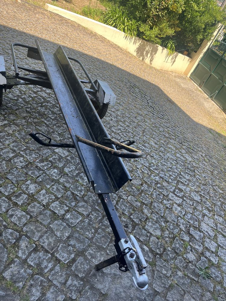 Vendo reboque atrelado para mota ou barco