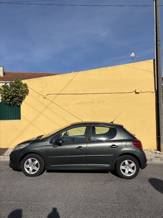 Peugeot 207 Sport 1.4 Gasolina 2008 - Fiável, económico e bem estimado