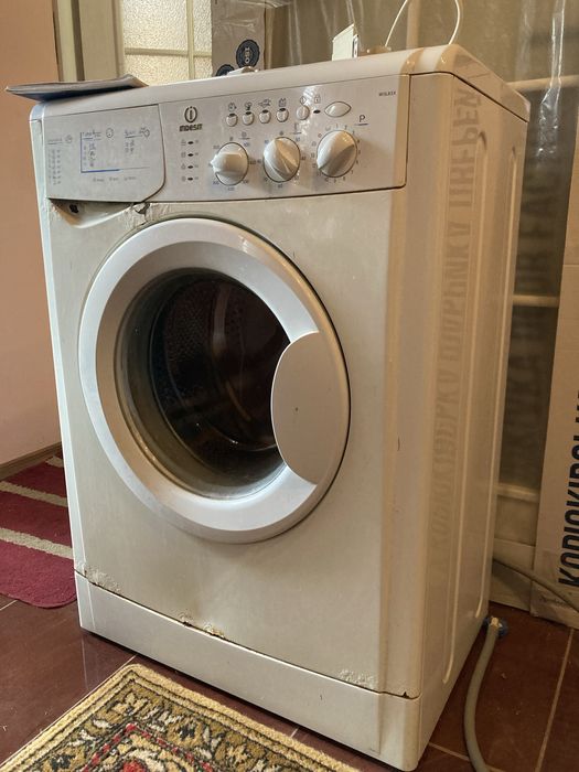 Пральна машина Indesit WISL85X