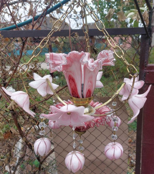 Продам стильну люстру