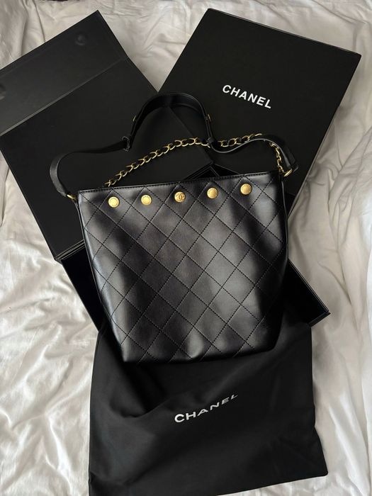 Сумка Chanel Chain Bucket Bag with Gold шкіра | біла, чорна