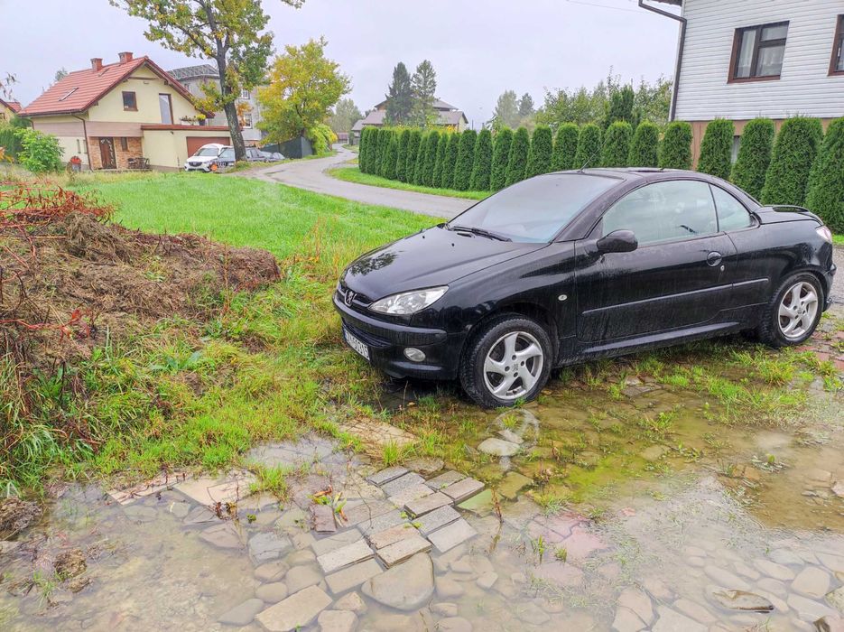 Peugeot 206cc, rok2001,  1,6  109km stan dobry. Czytaj opis.