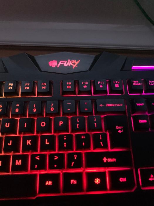 Ігрова клавіатура, мишка, навушники