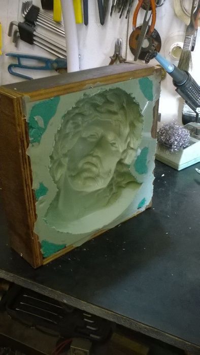 moldes e figuras de gesso