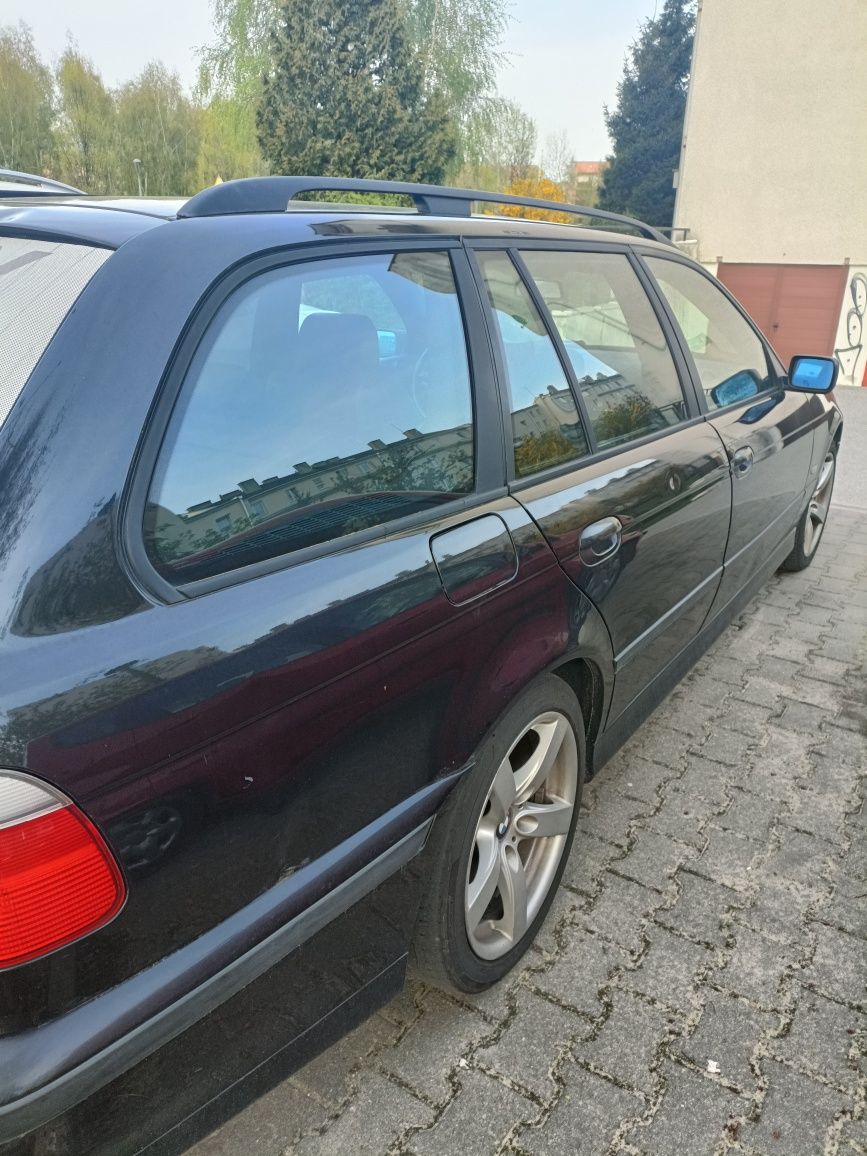 BMW E39 kombi prywatne automat LPG.