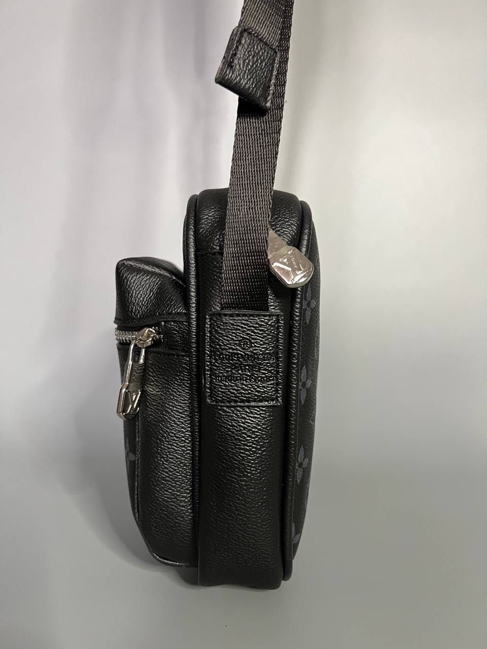 Мужская сумка-меседжер через плечо черная Louis Vuitton/Чоловіча сумка