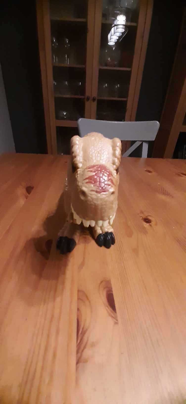 Średniej wielkości dinozaur
