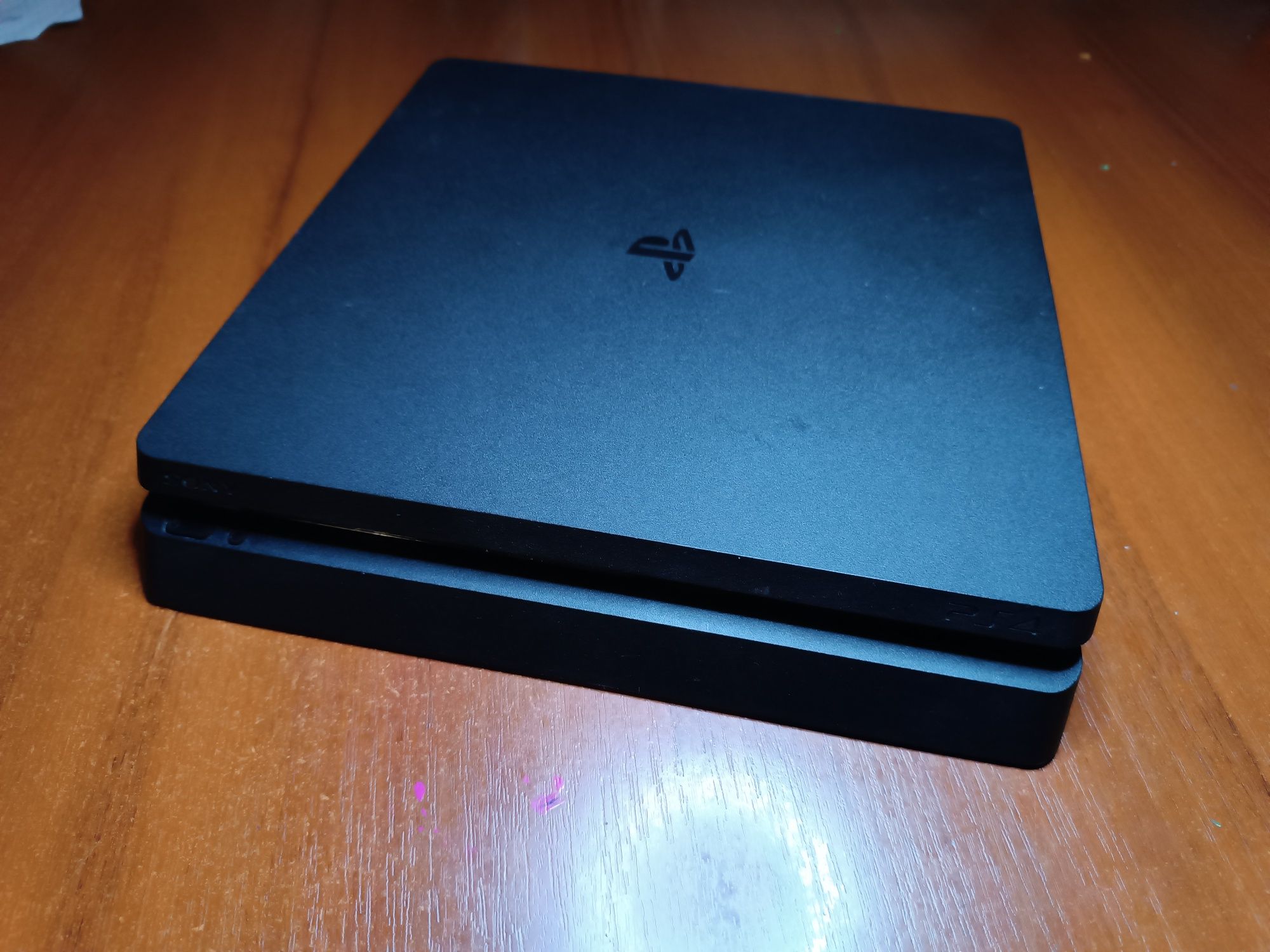 PlayStation 4 slim 500g у гарному стані