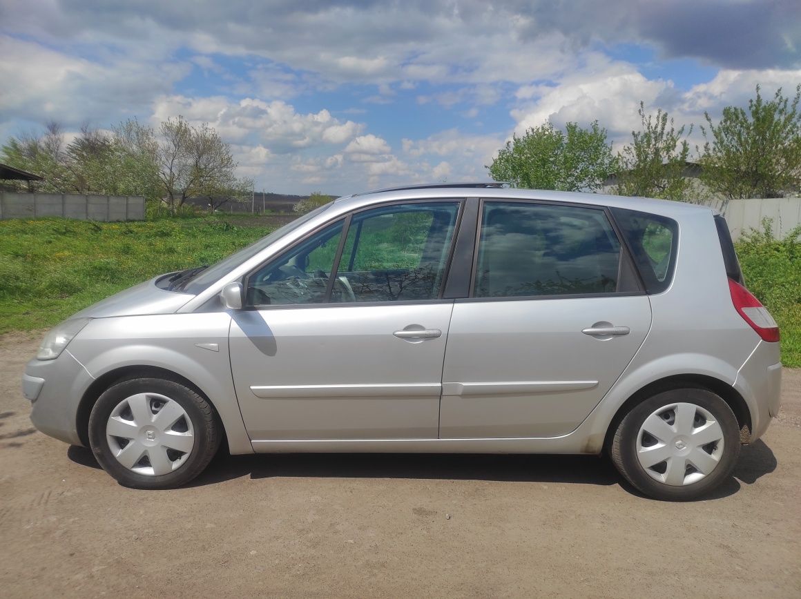 Продам свежепригнанный renault scenic