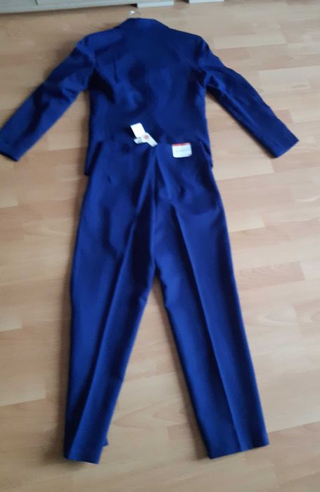 Garnitur damski ze spodniami