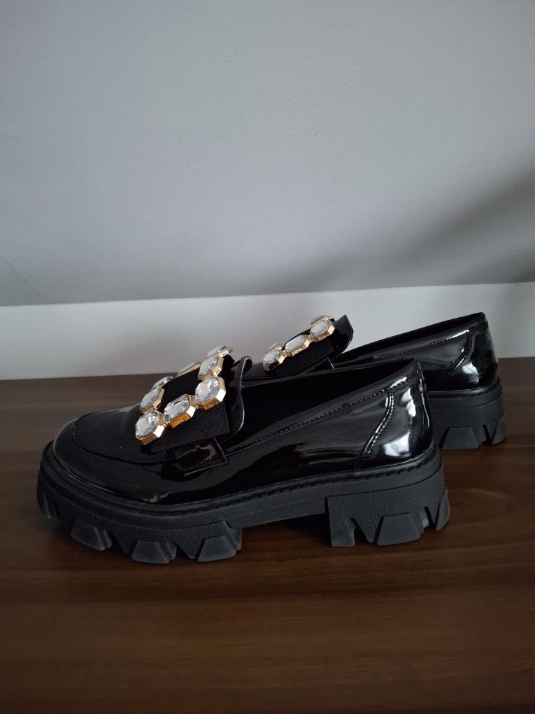 Buty damskie lakierowane