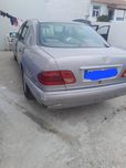 Mercedes-Benz 220