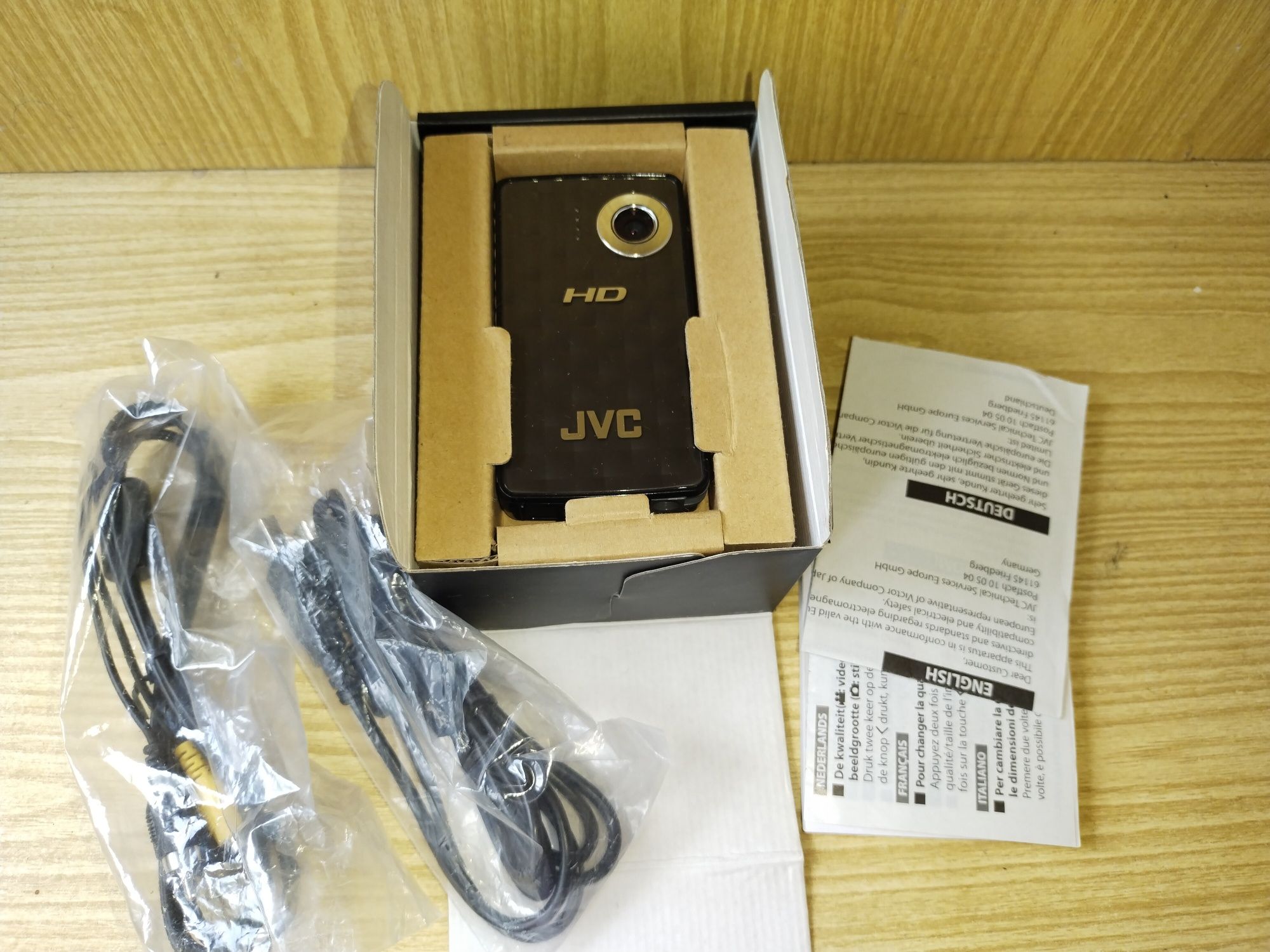 цифровая карманная видеокамера JVC Picsio GC-FM1