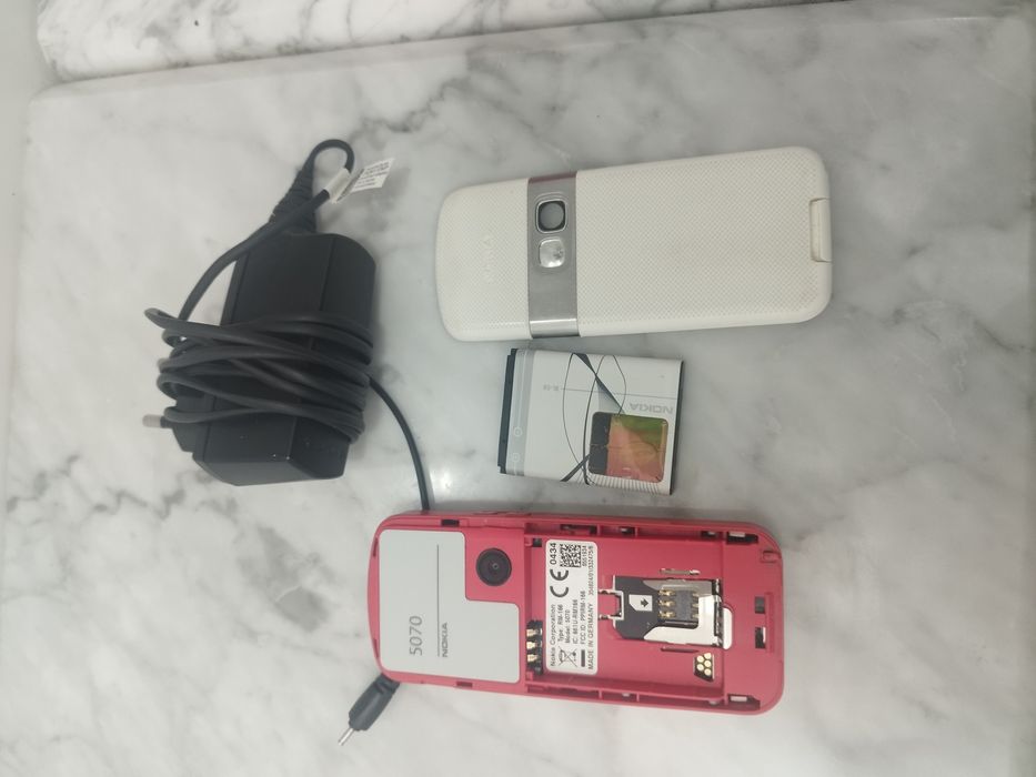 Nokia 5070 + carregador (para peças)