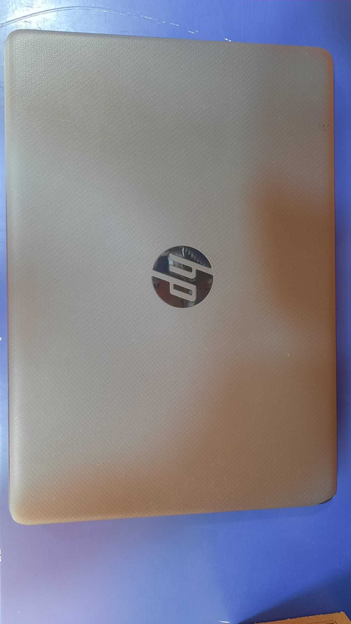 Portátil HP240 G8