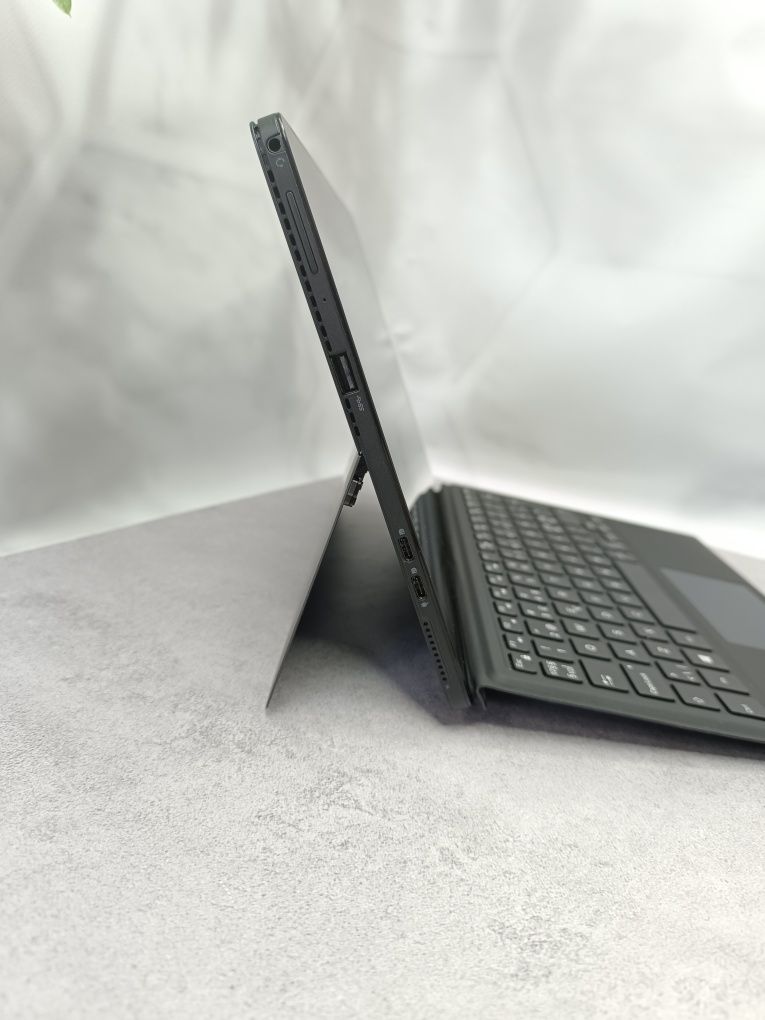 Сенсорний планшет Dell Latitude 5285/i5-7200U/8ГБ/256GB/12.3 " Full HD