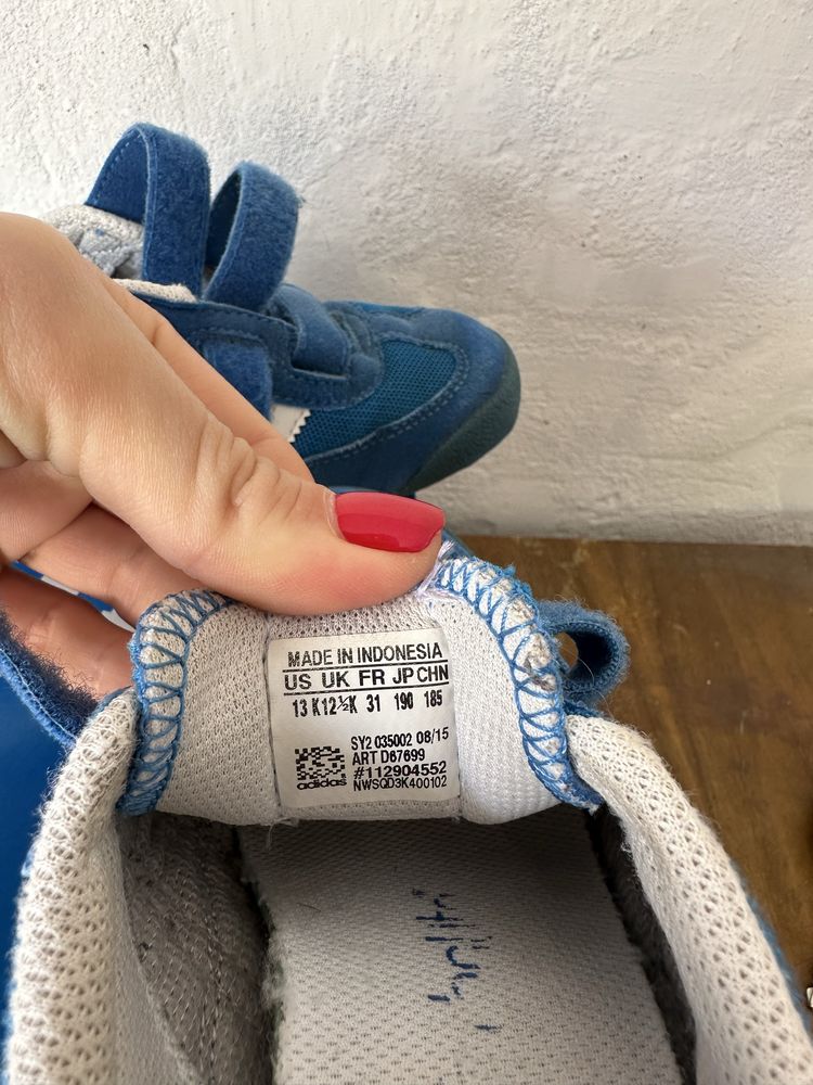 Кроссовки финмы adidas , размер 31 ( 19см стелька)