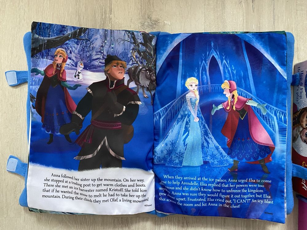 Disney Frozen Kraina Lodu ksiażka poduszka, gra i mini komoda