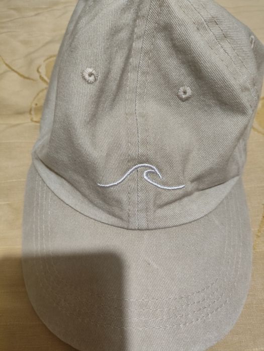 Chapéu feminino novo.