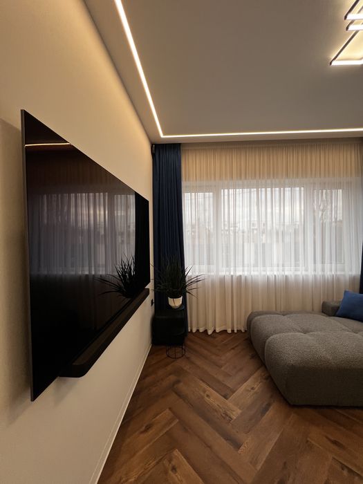 Будинок з басейном в Сокільниках