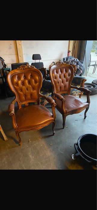 Кожані крісла, стільці
