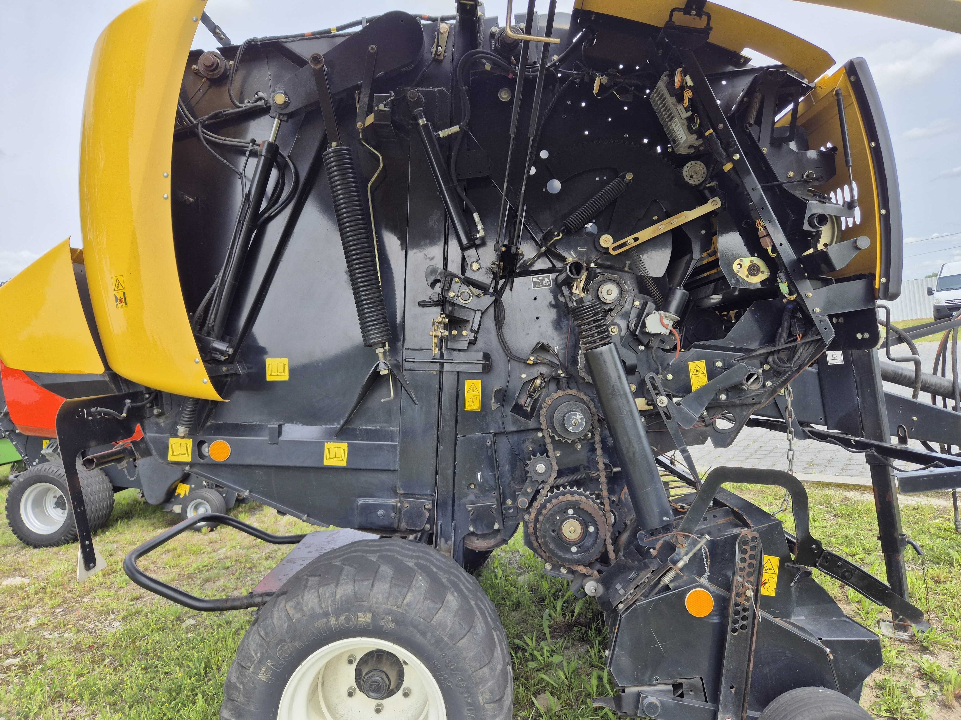 New Holland RollBelt 150 SUPERFEED