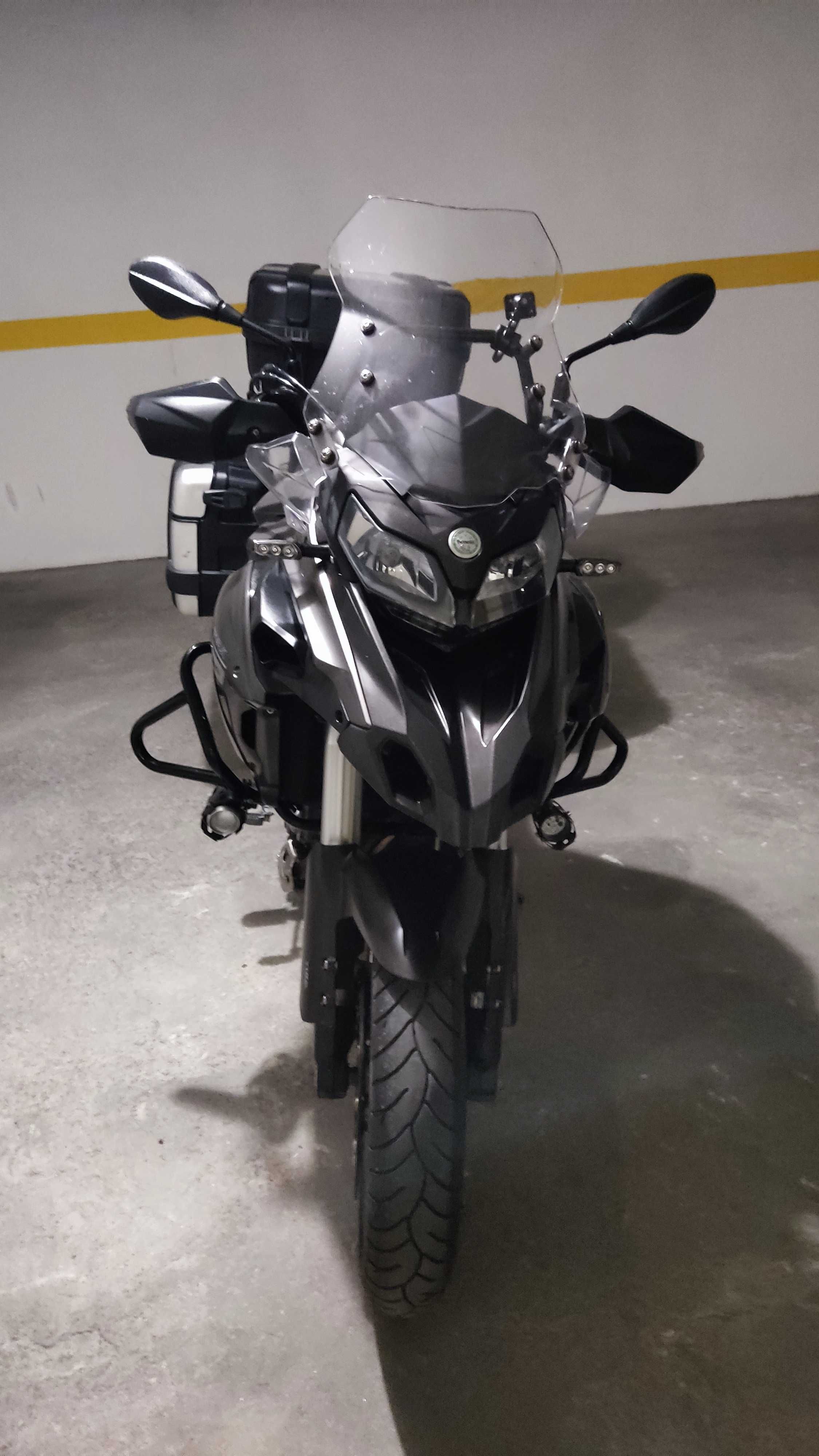 Benelli TRK 502    *