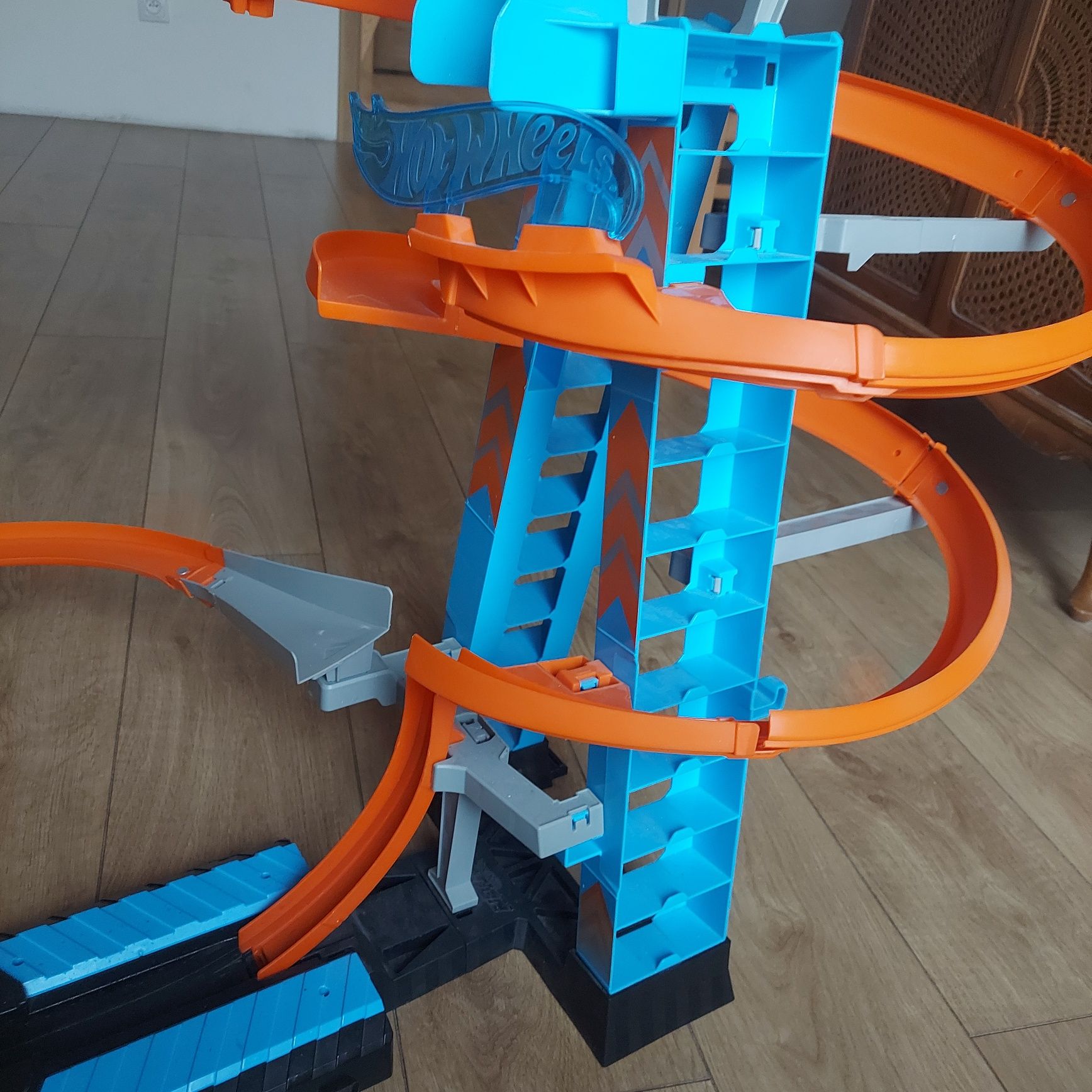 Hot Wheels Wieża Podniebne Kraksy HOT WHEELS zjeżdżalnia