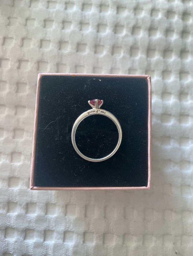 Anel Pandora “Sparkling Red Heart”