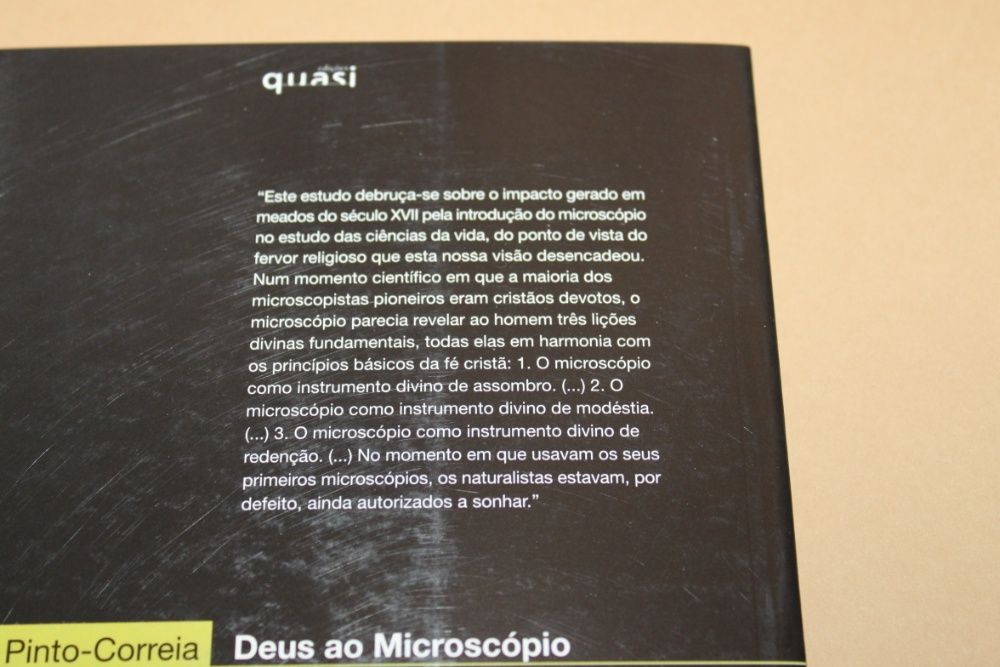 Deus ao Microscópio// Clara Pinto-Correia