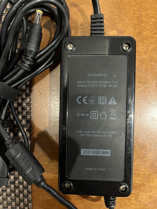 Продам блок живлення Trust 90W