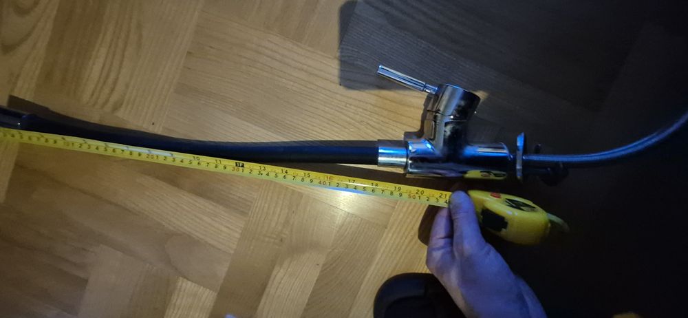 Bateria do kuchni z elastycznym wężem