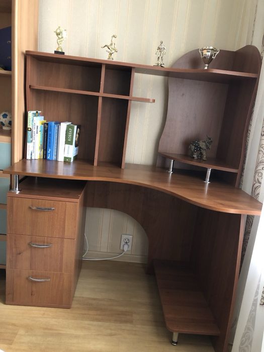 Стіл для учнів в чудовому стані !