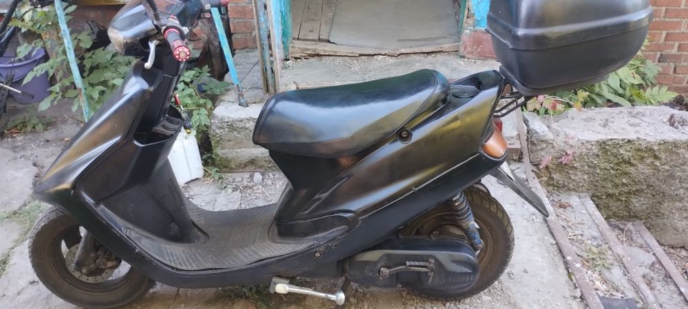 Три скутер Yamaha.             .