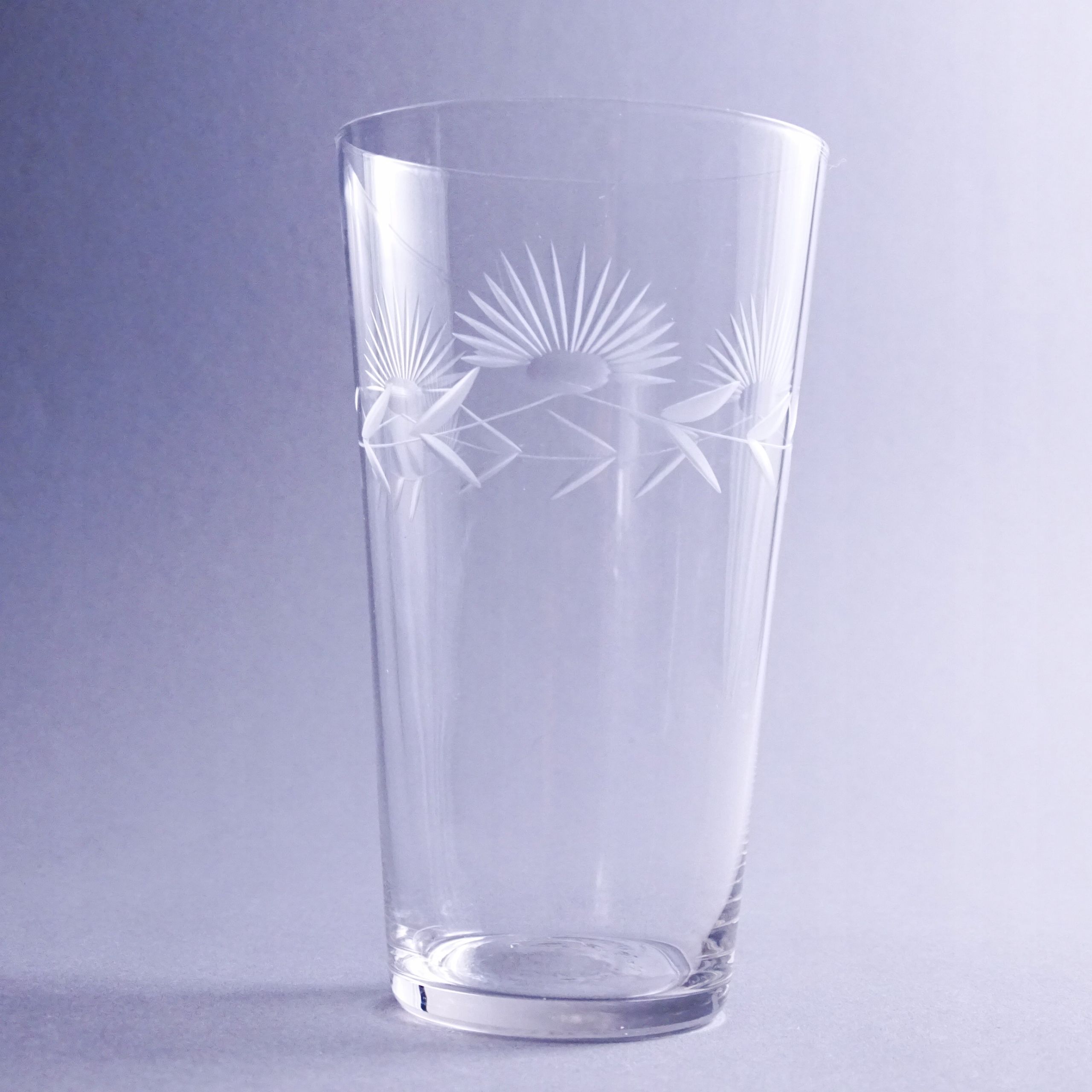 piękna zabytkowa szlifowana szklanka