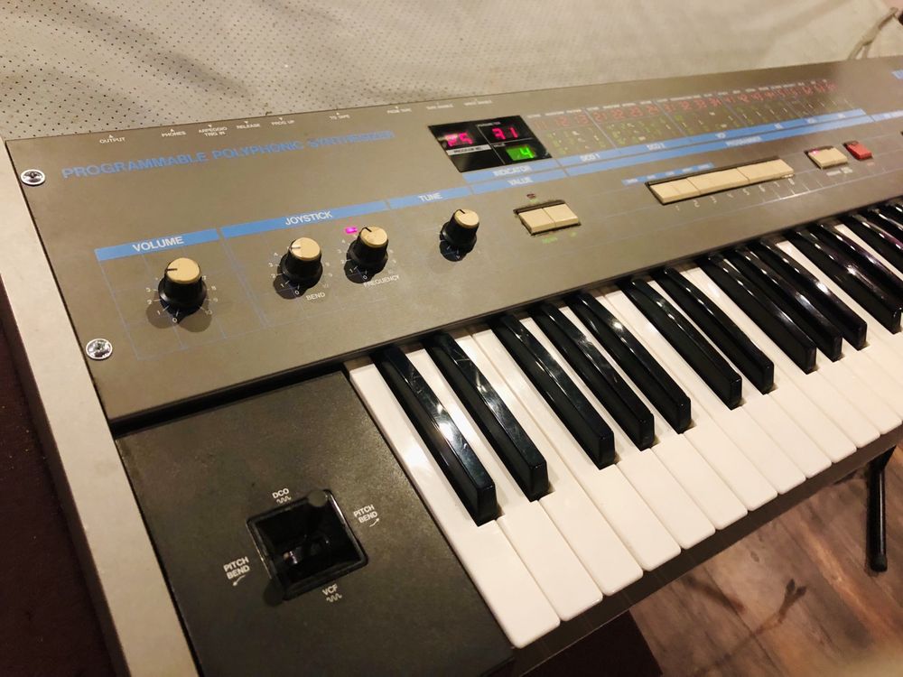 Korg Poly 61 - sintetizador analógico anos 80