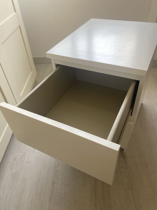 Mesa de cabeceira/ Bloco de 2 gavetas MALM IKEA
