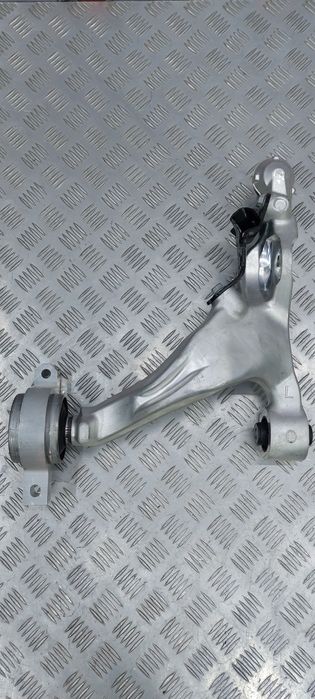 Важіль передній лівий нижній RWD на Infiniti Q50