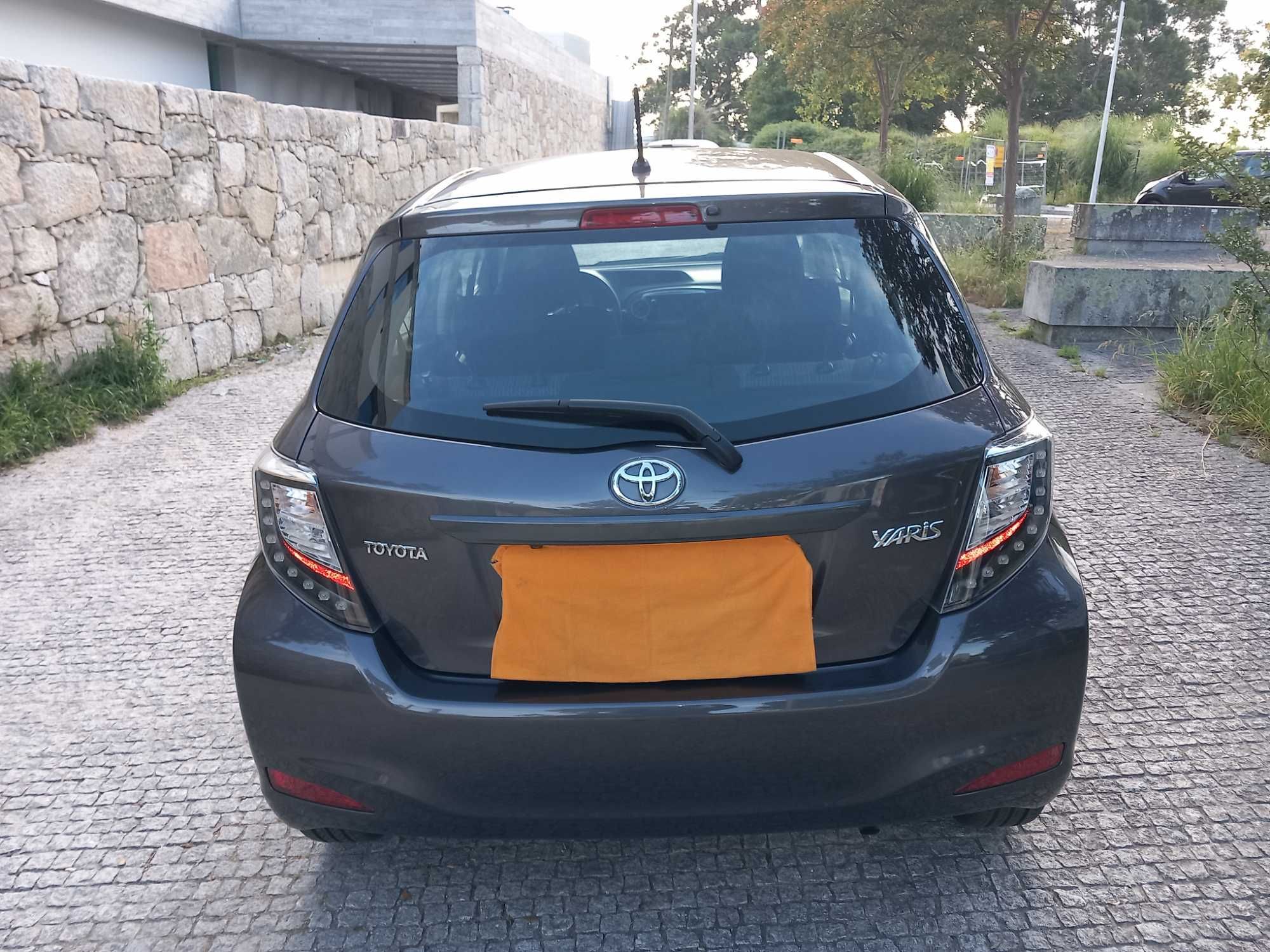 Toyota Yaris . Como Novo