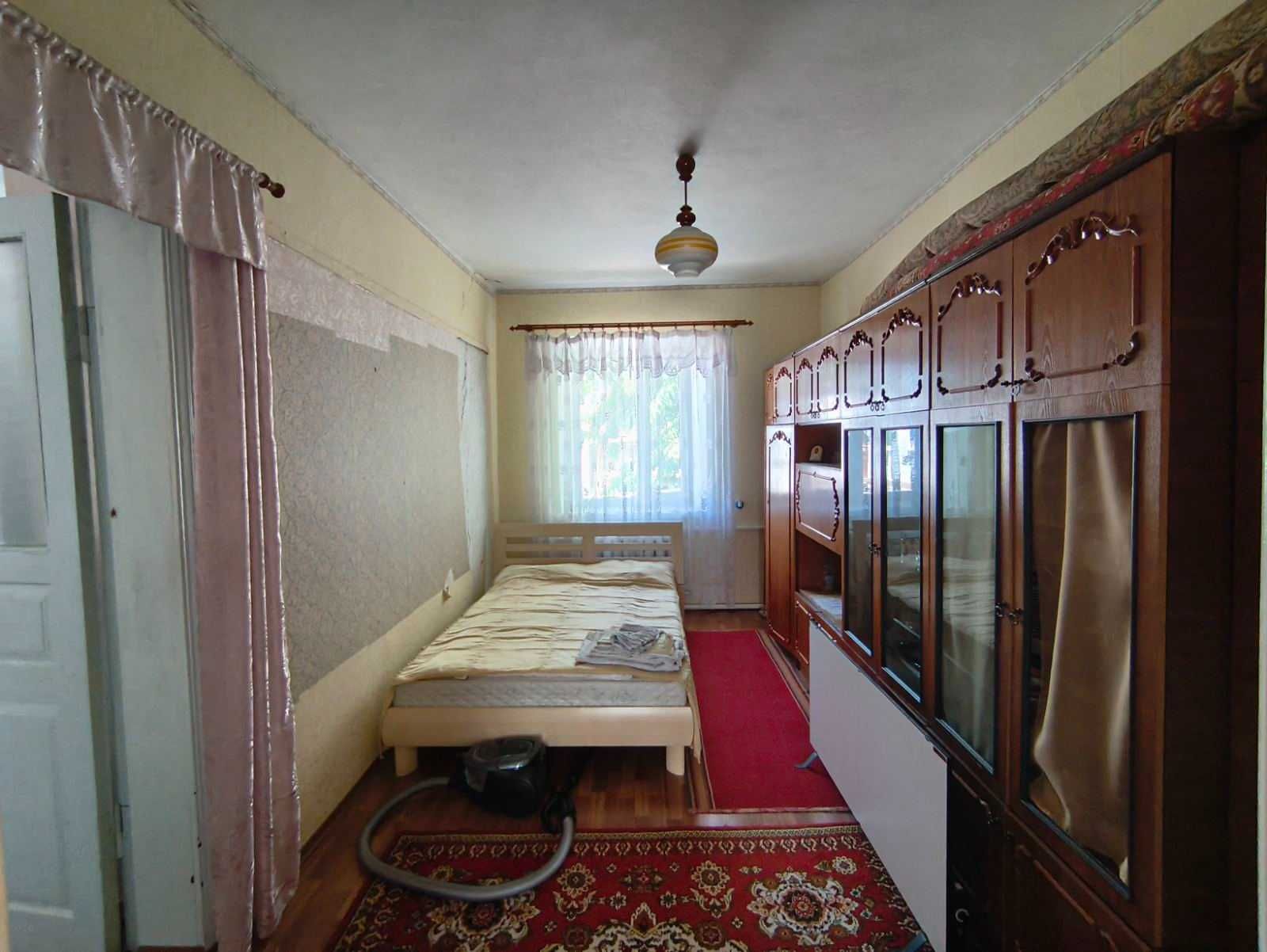 Продається окремий будинок у місті, р-н магазину "Будівельник"