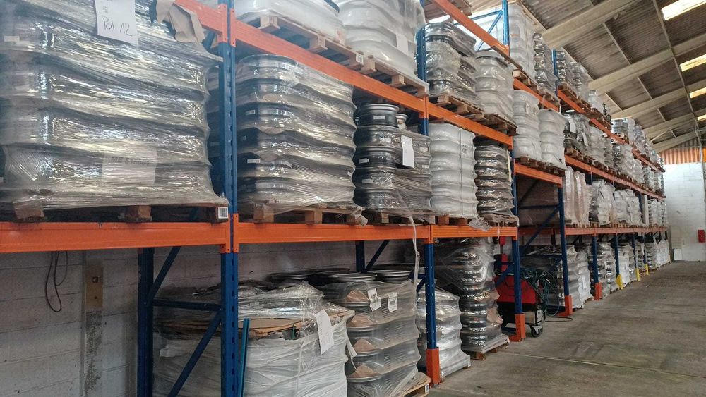 Стелажі складські від різних виробників Б/В та нові. Метал 2мм