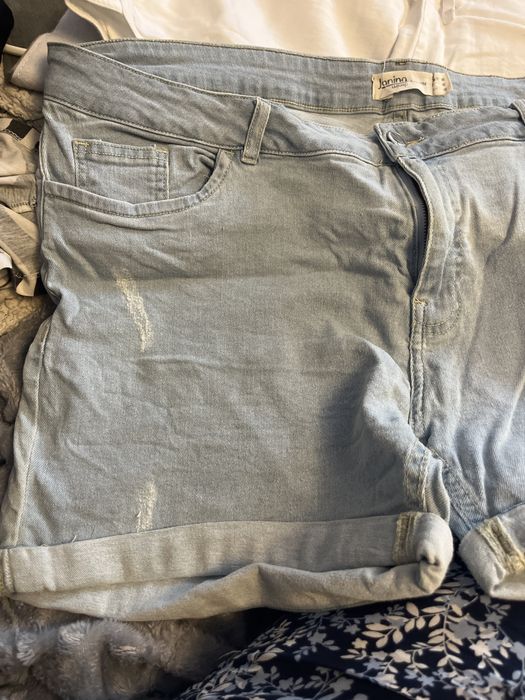 Dwie pary spodenek w rozmiarze 48