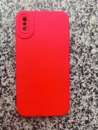 Чехол iPhone X красного цвета.