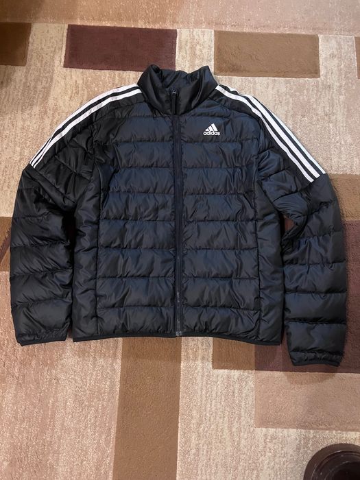 Курточка adidas.
