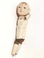 Antiga boneca asiática em papiermaché  para restauro