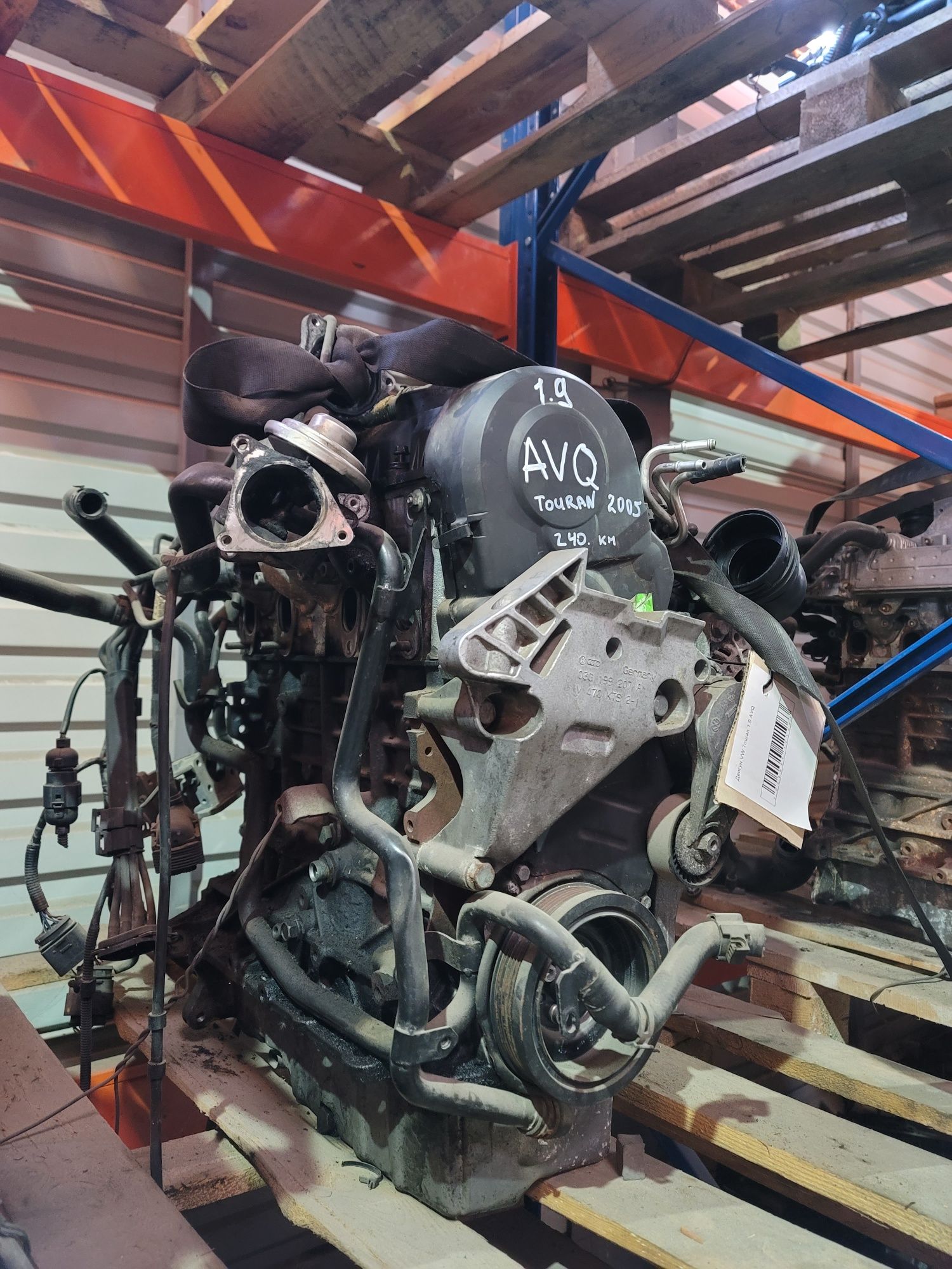 Двигун AVQ 1.9 tdi touran passat Golf
